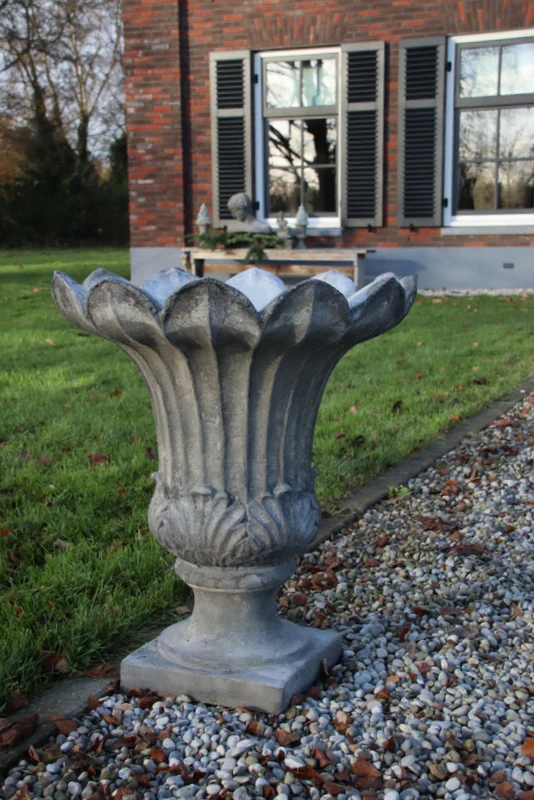 Betonnen vaas tulp – B60xH70 cm