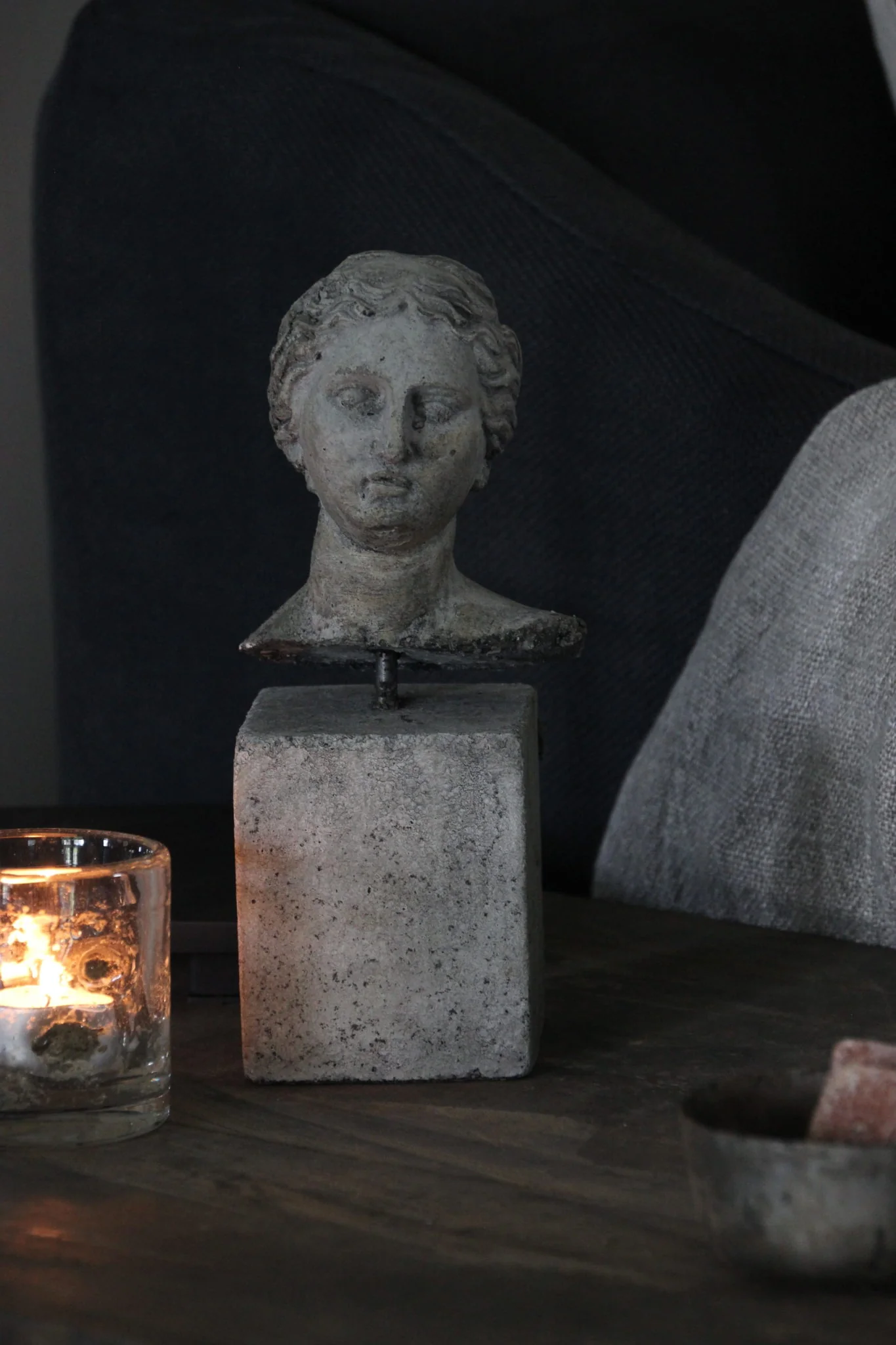 Beeld Venere op blokje