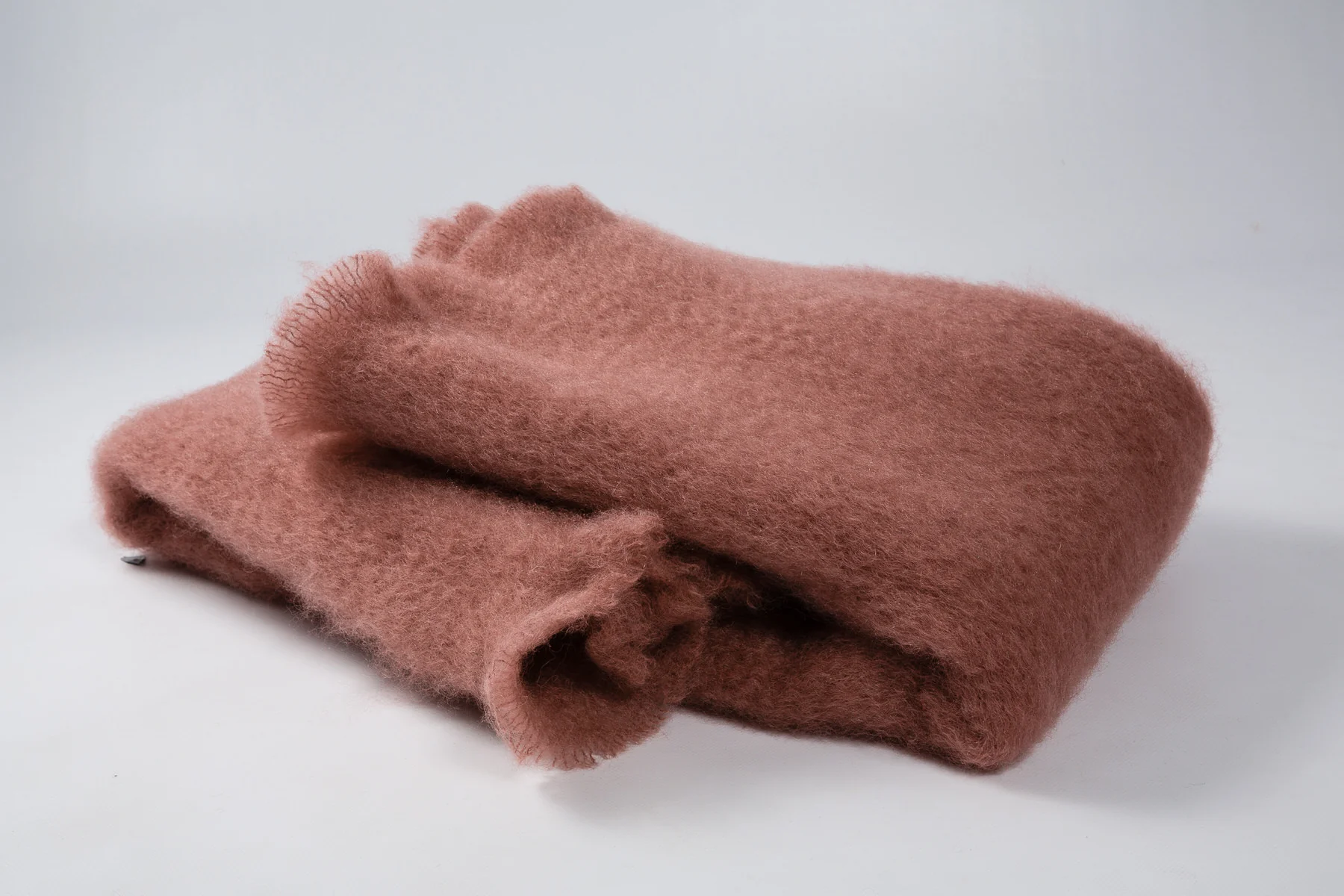Mantas Ezcaray Mohair Medidas 65 × 200 cm – Rosewood – Handgemaakt in Spanje