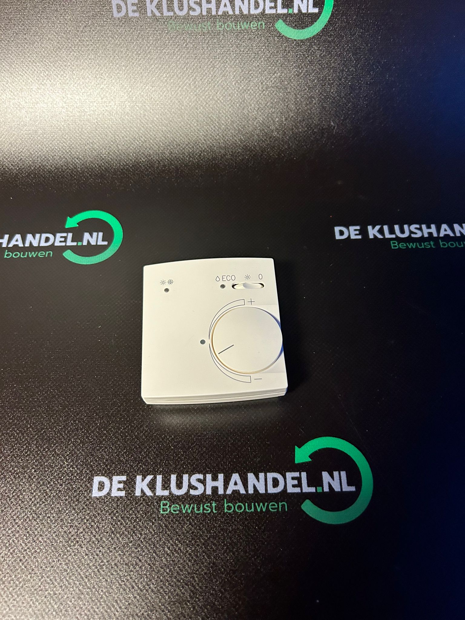 Kamertemperatuurregelaar TR1B | Clina Verwarmings- en Koelelementen