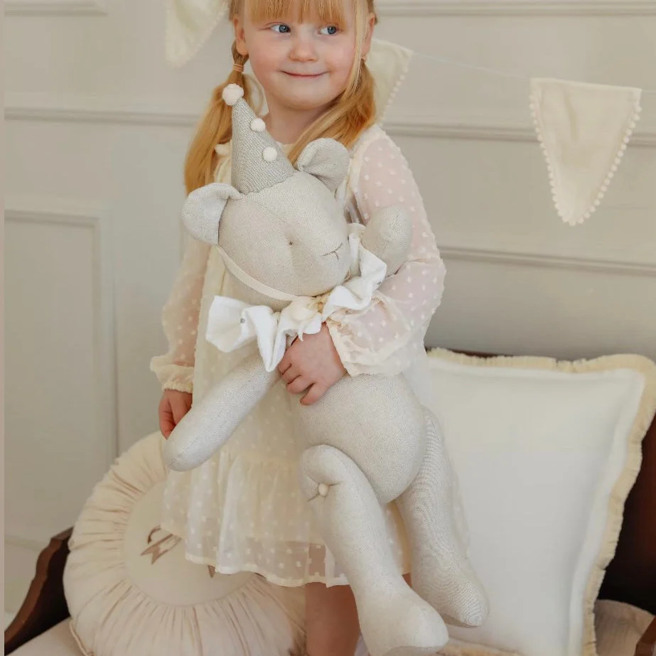 Bear Hazel – Linen Edition