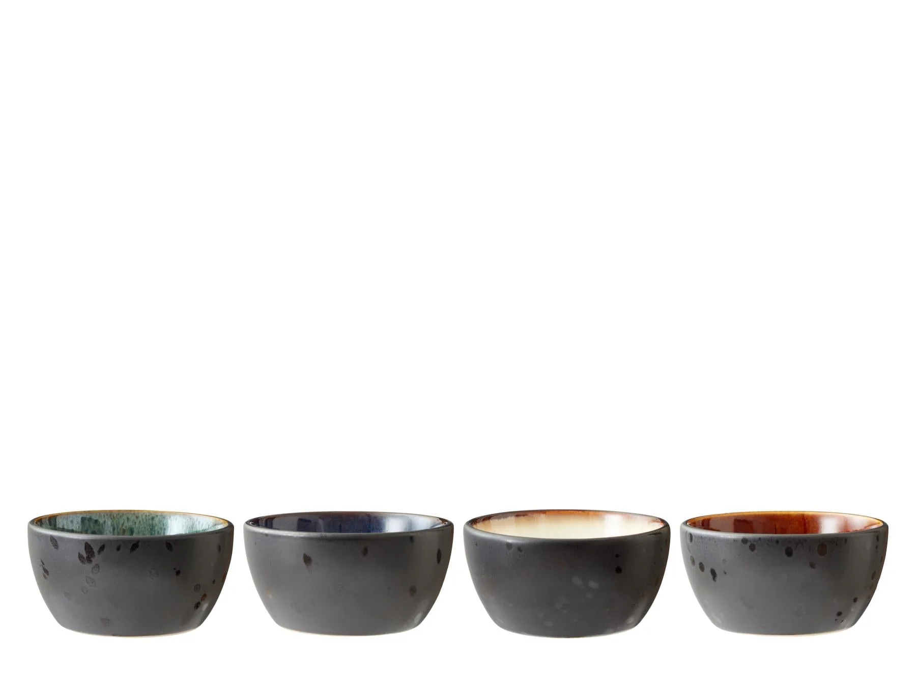 Bitz schaaltjes van zwart aardewerk, met diverse kleuren binnenwerk – 10 cm – set van 4 stuks (in prachtige gift box)
