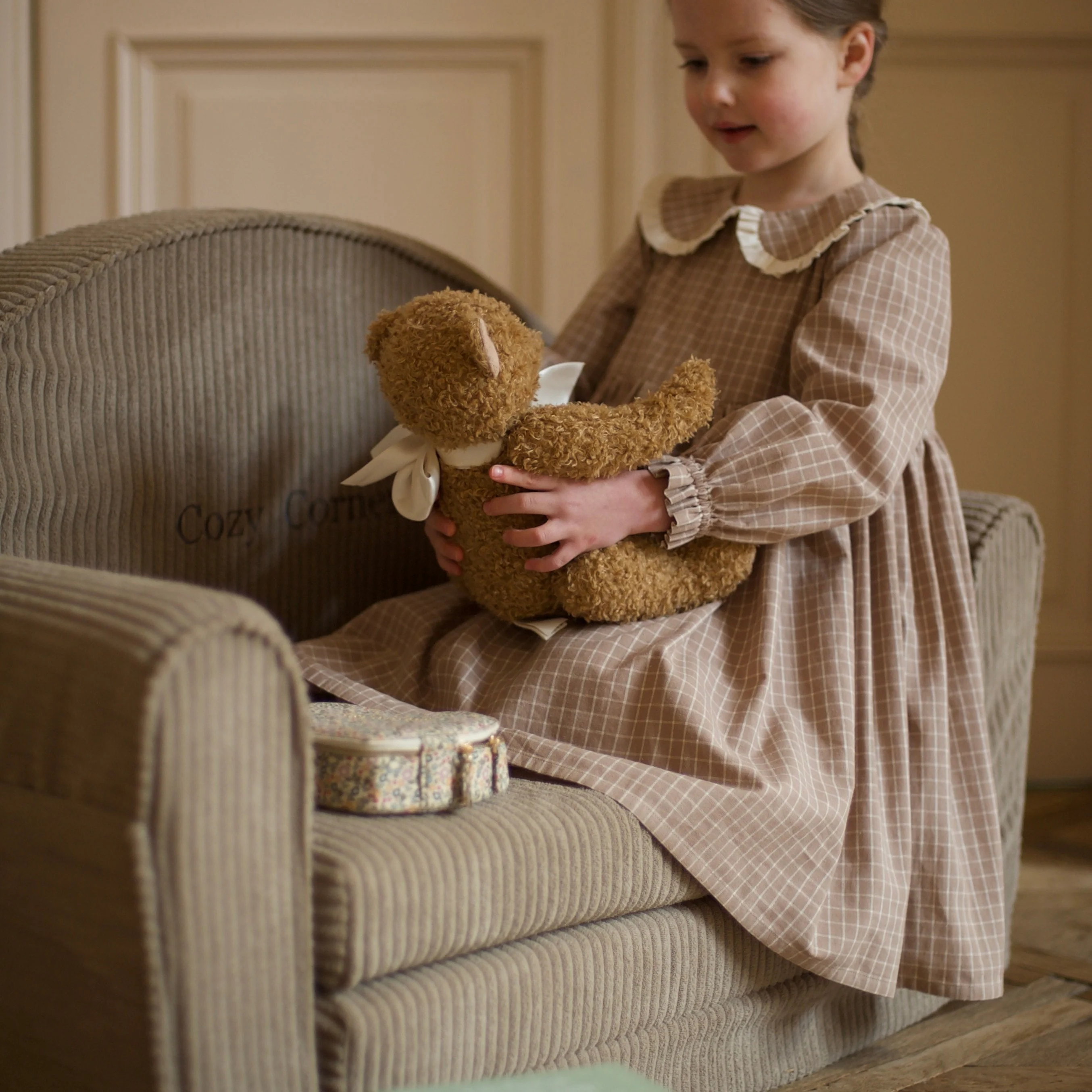 Corduroy uitklapbare mini-sofa met naam – Sugar Brown